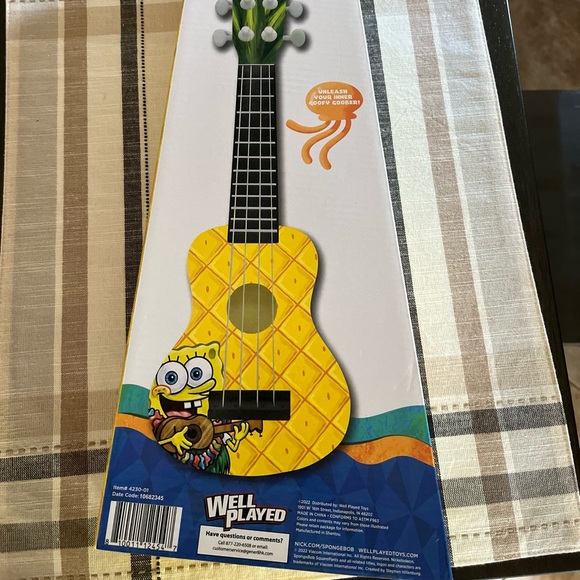SpongeBob SquarePants Ukulele - Picture 2 of 3